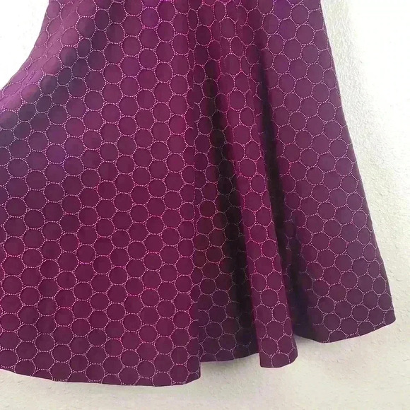 Leota Textured Circle Print Fit - Picture 5 of 7